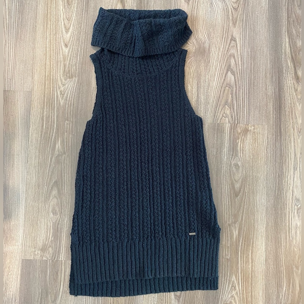 Hollister navy blue too size small